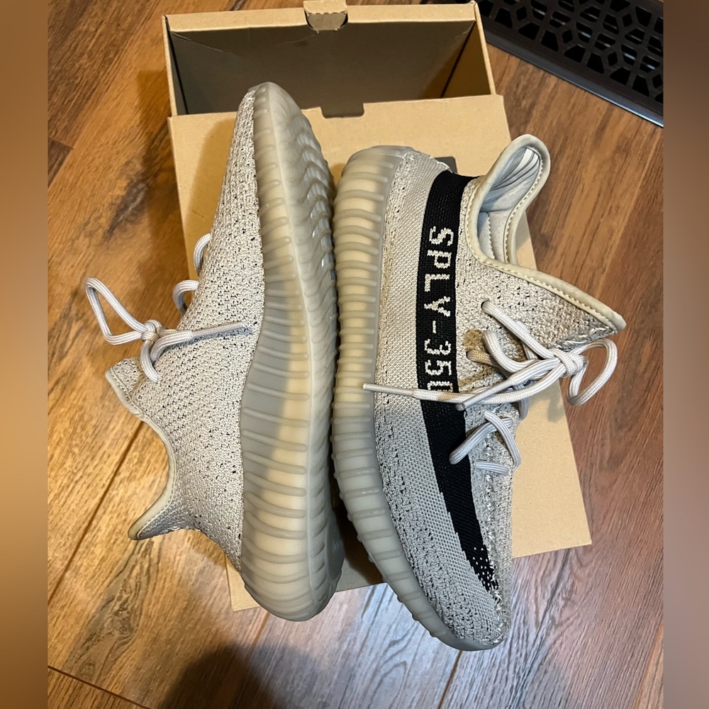Adidas Yeezy 350 - Picture 4 of 6